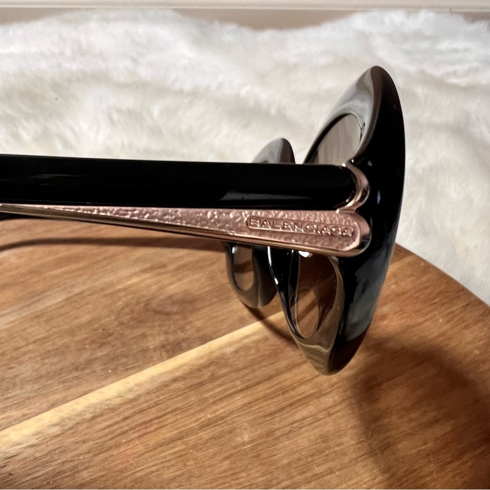 Balenciaga Classic Chic Black and Gold Oversized Sunglasses - Picture 3 of 12